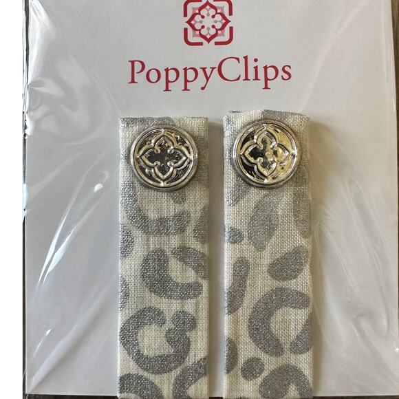 Gray and White Leopard Print PoppyClips with Silver Button - Picture 1 of 2